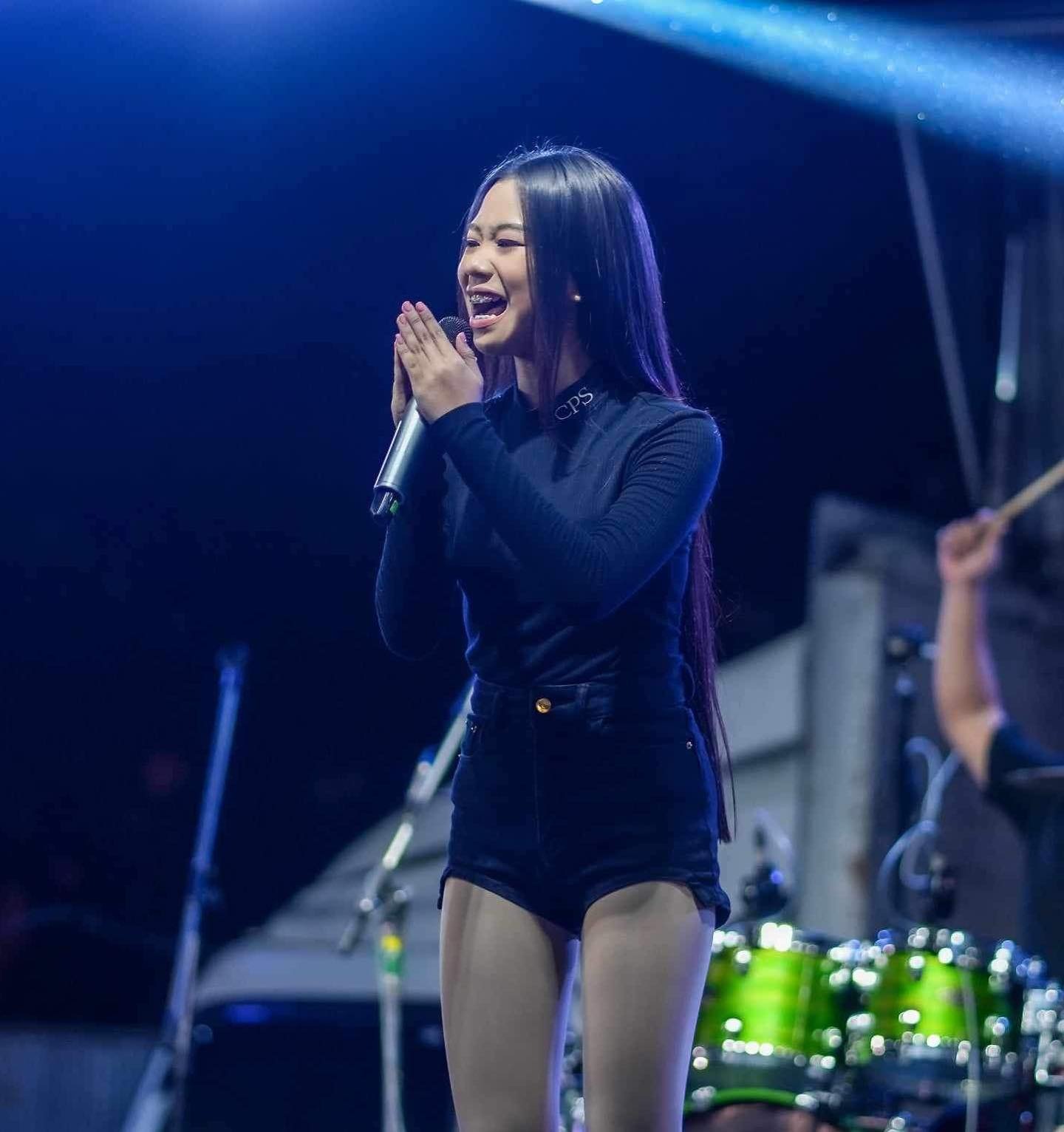 Nina Hithongkam (49)