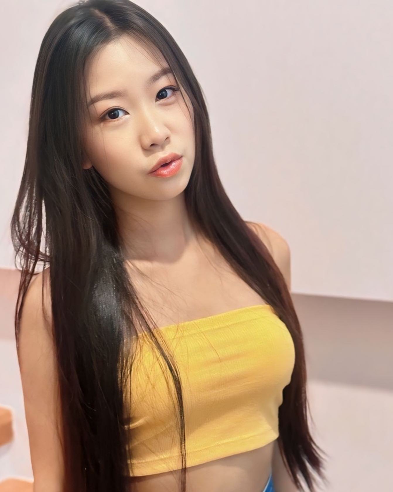 Nina Hithongkam (77)
