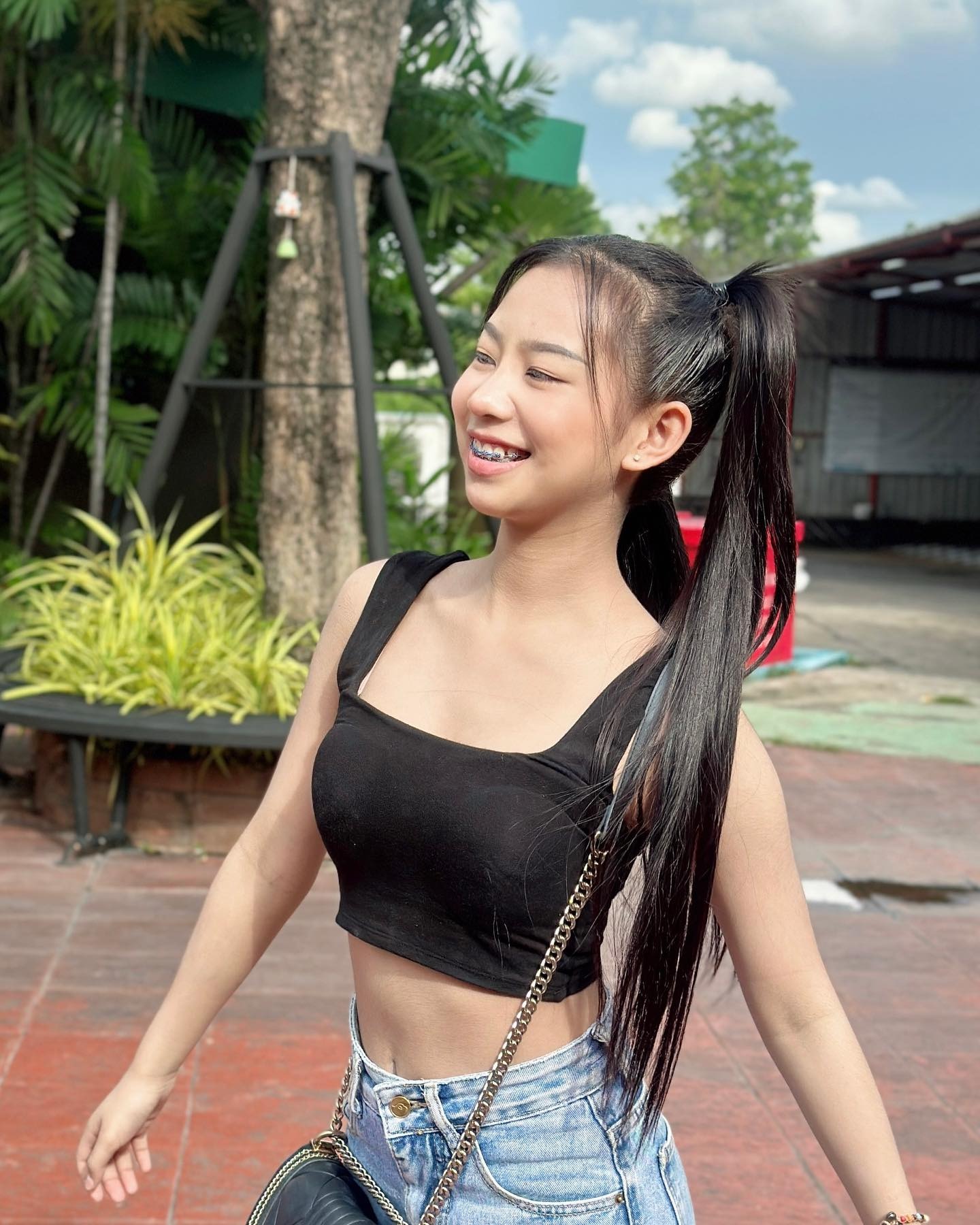 Nina Hithongkam (81)